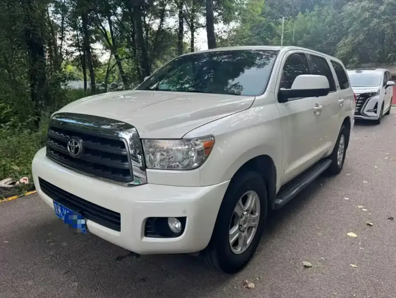 Toyota Sequoia, 2015
