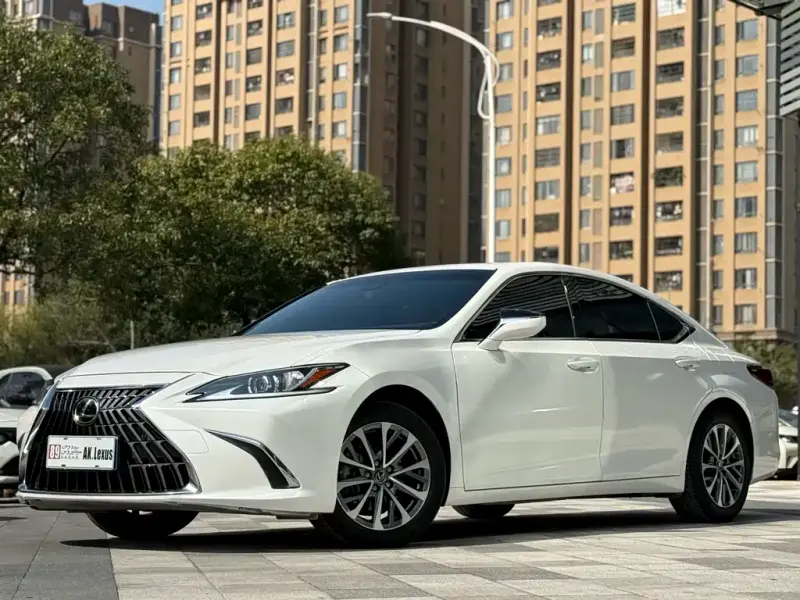 Lexus ES, 2023