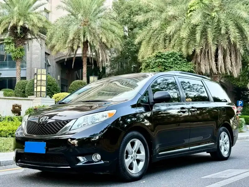 Toyota Sienna, 2015