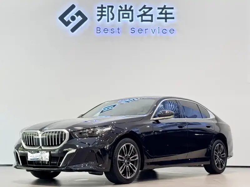 BMW 5 Series, 2025