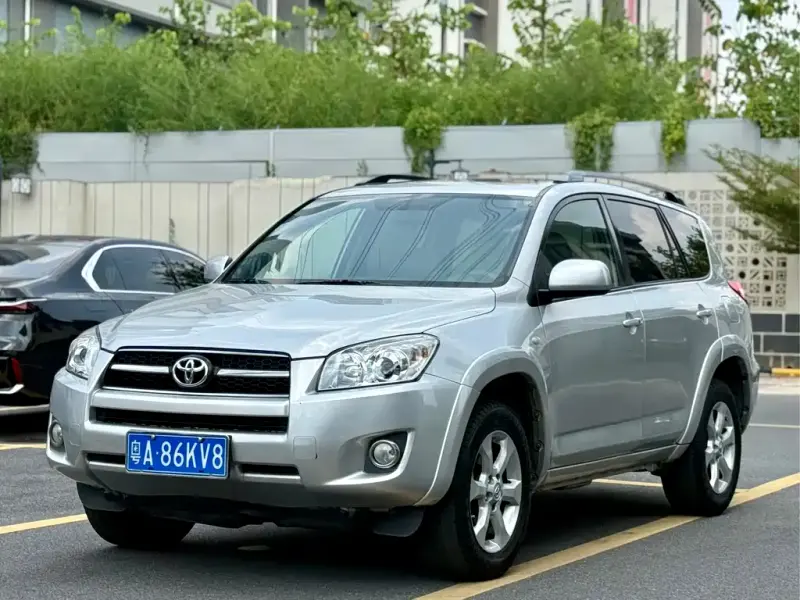 Toyota RAV4, 2010