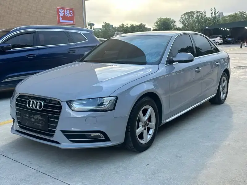 Audi A4L, 2015