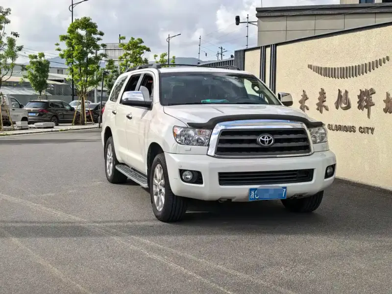 Toyota Sequoia, 2014