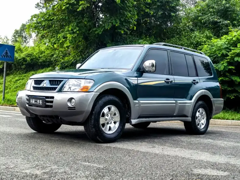 Mitsubishi Pajero (Import), 2004