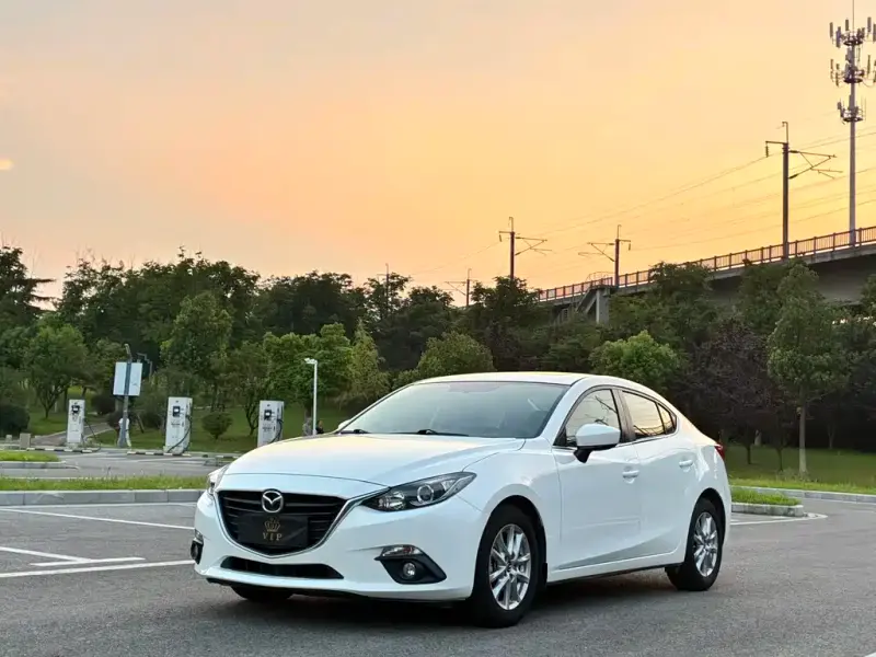 Mazda 3 Axela, 2015