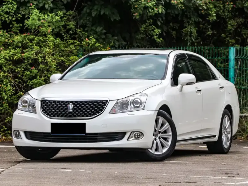 Toyota Crown, 2012