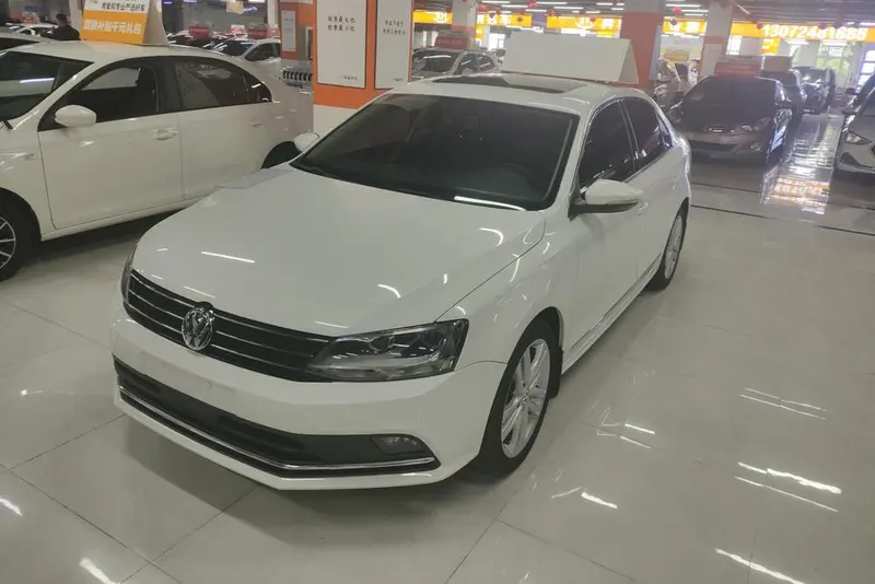 Volkswagen Sagitar, 2015