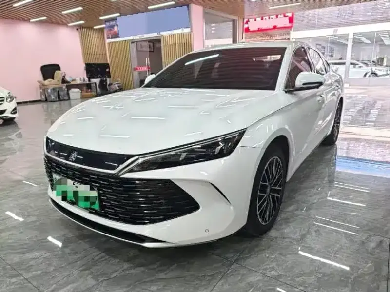 BYD Qin L BYD Qin L 2025 DM-i Smart Drive Edition 120KM Excellence Type, 2025 — фото 1