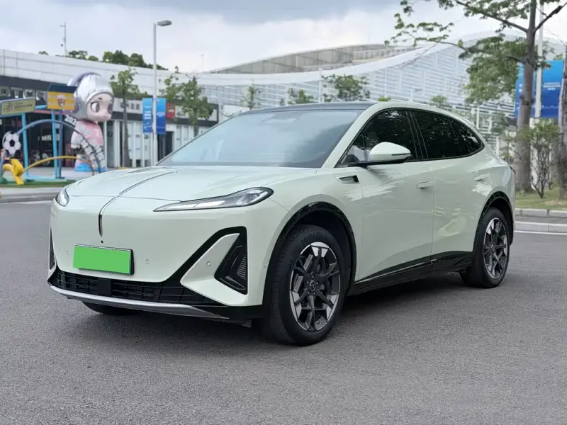 Hongqi 06, 2025