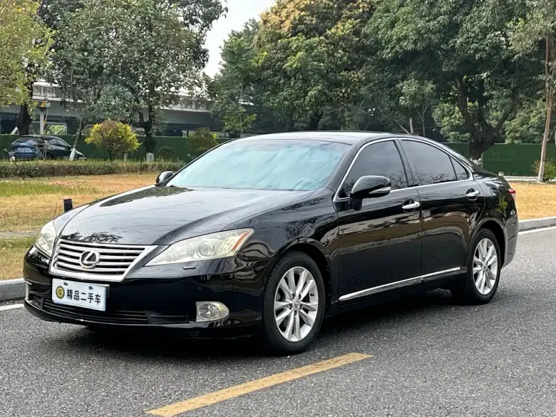 Lexus ES, 2011