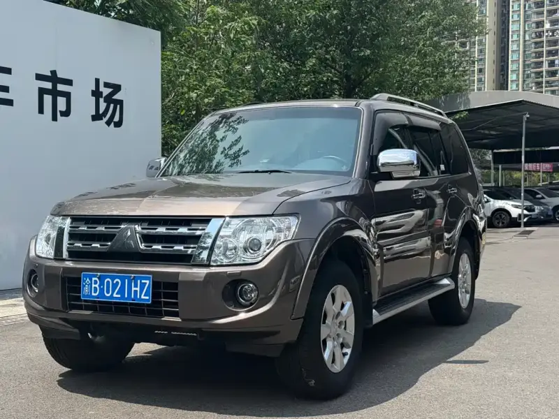 Mitsubishi Pajero (Import), 2014