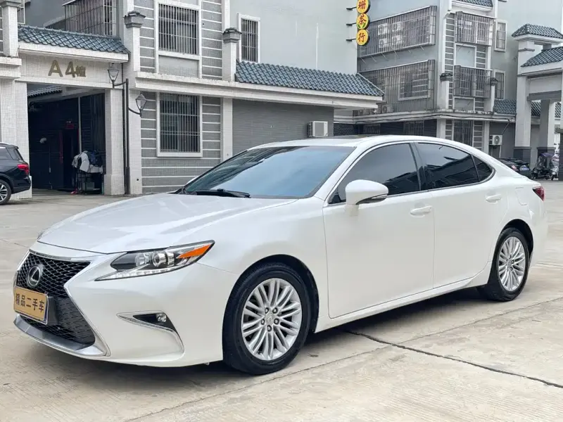 Lexus ES, 2016