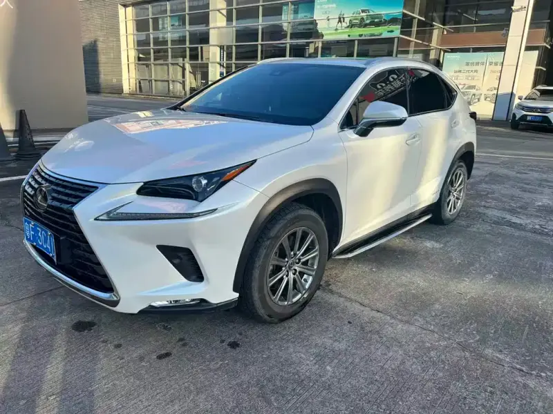 Lexus NX, 2021