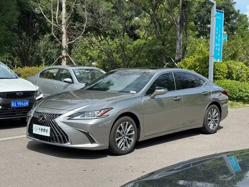 Lexus ES, 2023