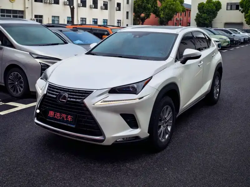 Lexus NX, 2021