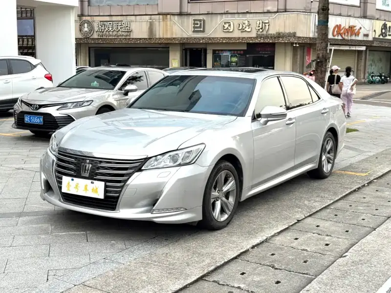 Toyota Crown, 2017