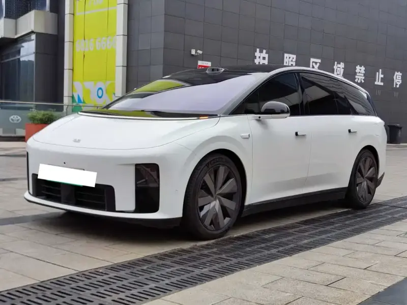 Li Auto i8, 2025