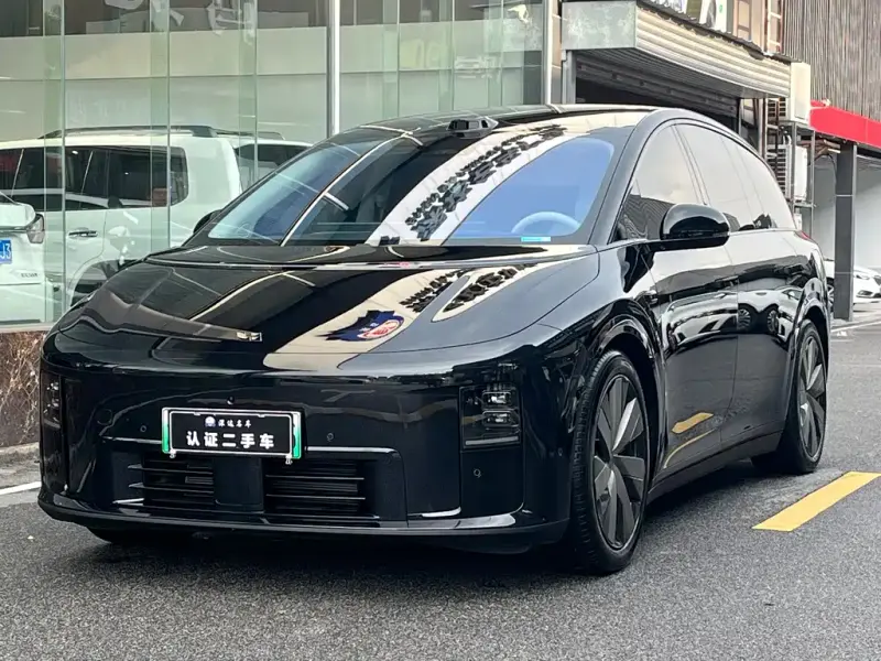 Li Auto i8, 2025