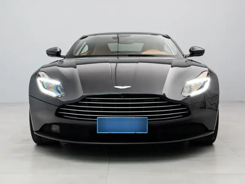 Aston Martin DB11, 2022