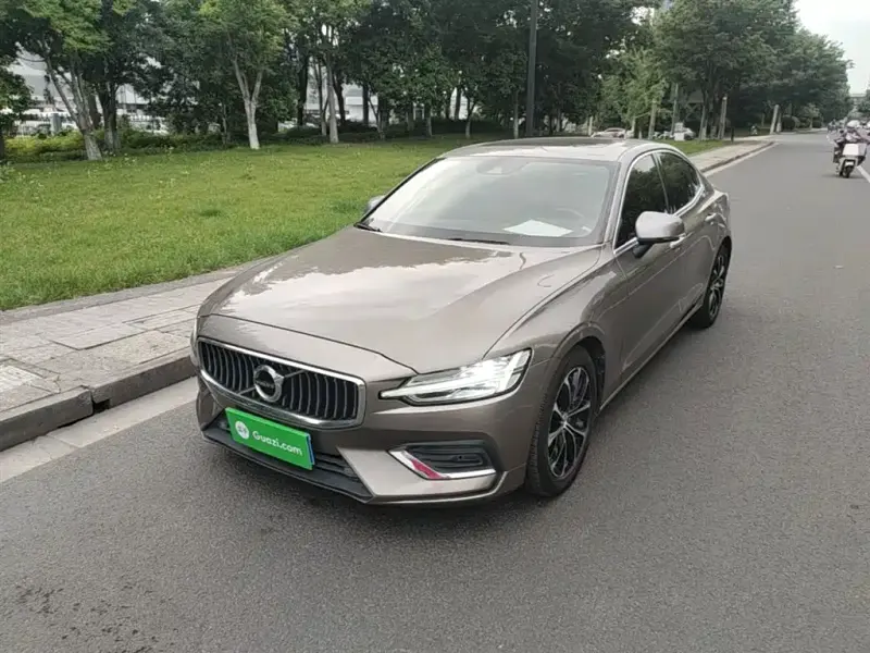 Volvo S60, 2022