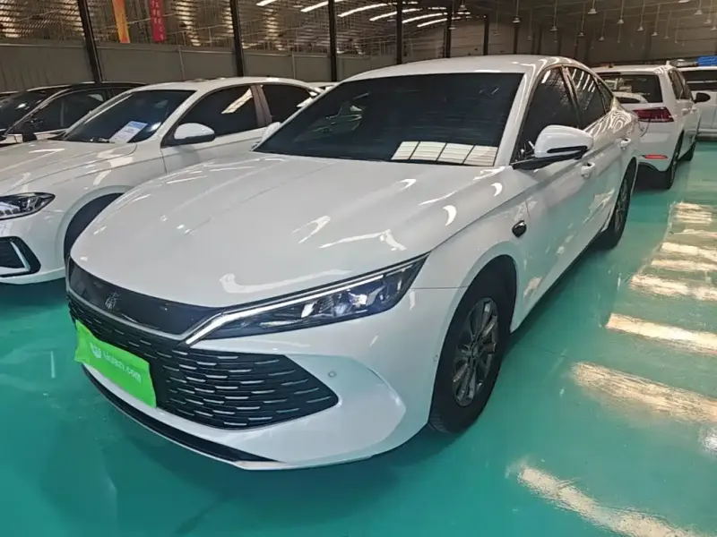 BYD Qin L BYD Qin L 2025 DM-i Smart Drive Edition 80KM Leading Type, 2025 — фото 1