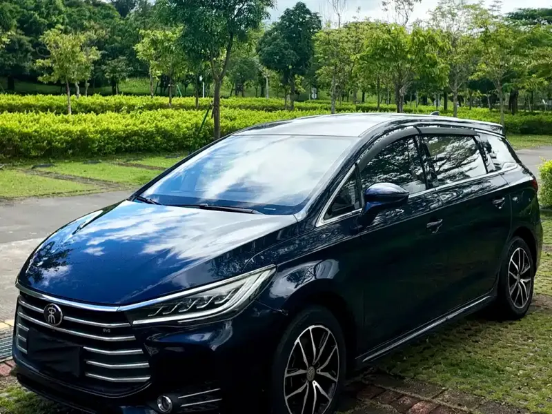 BYD MAX MAX 2017 версия 1.5T механика Connect Люкс 7 мест, 2018 — фото 1