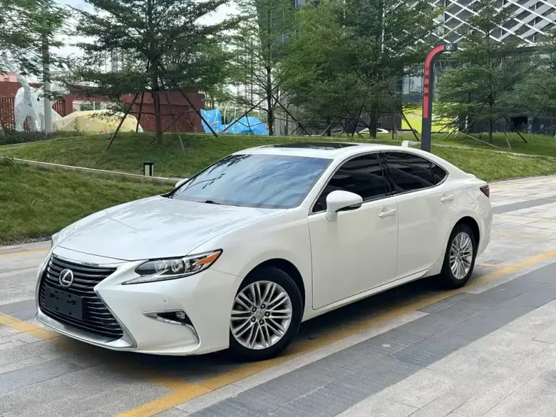 Lexus ES, 2016