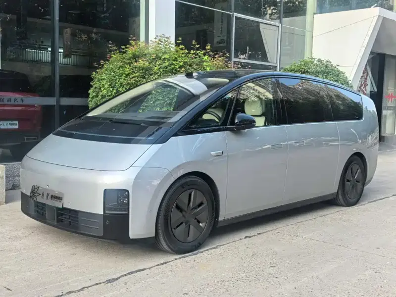 Li Auto Li MEGA, 2025