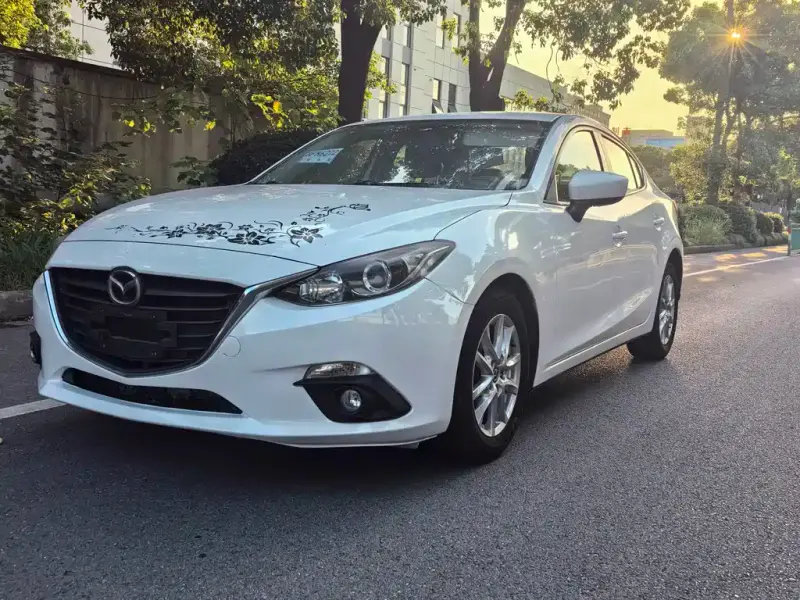 Mazda 3 Axela, 2015