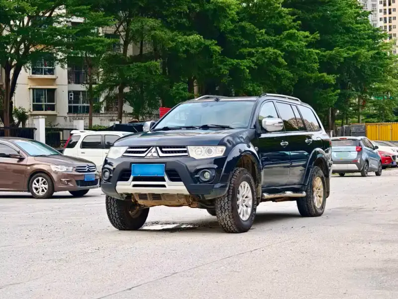 Mitsubishi Pajero Sport, 2015