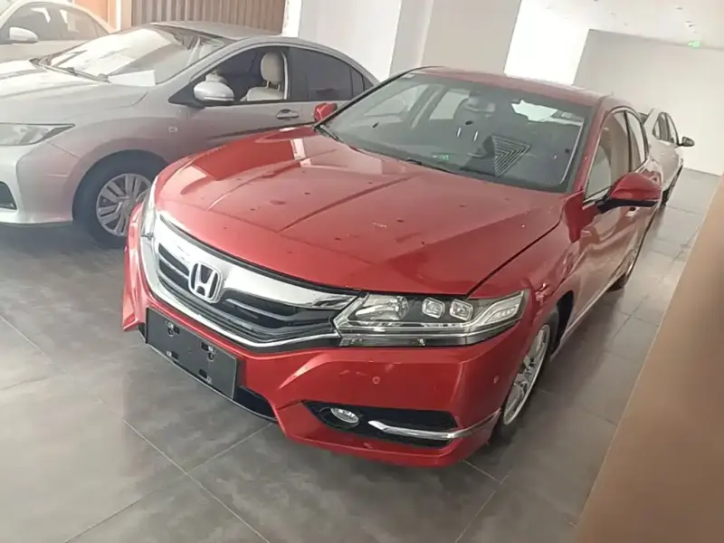 Honda Spirior Honda Spirior 2015 2.0L Premium Edition, 2016 — фото 1