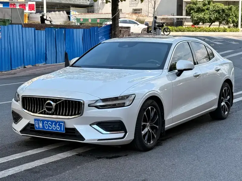 Volvo S60, 2022