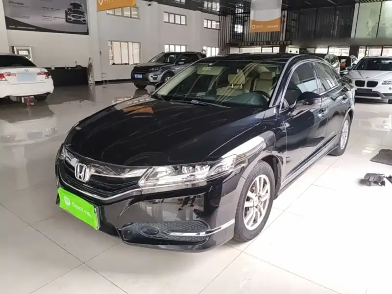 Honda Spirior Honda Spirior 2015 2.0L Luxury Edition, 2016 — фото 1