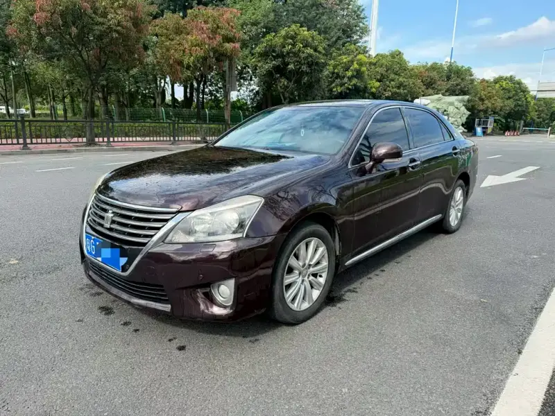 Toyota Crown, 2014