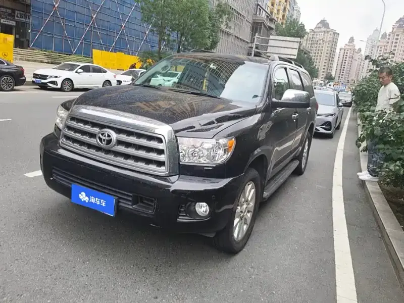 Toyota Sequoia, 2012