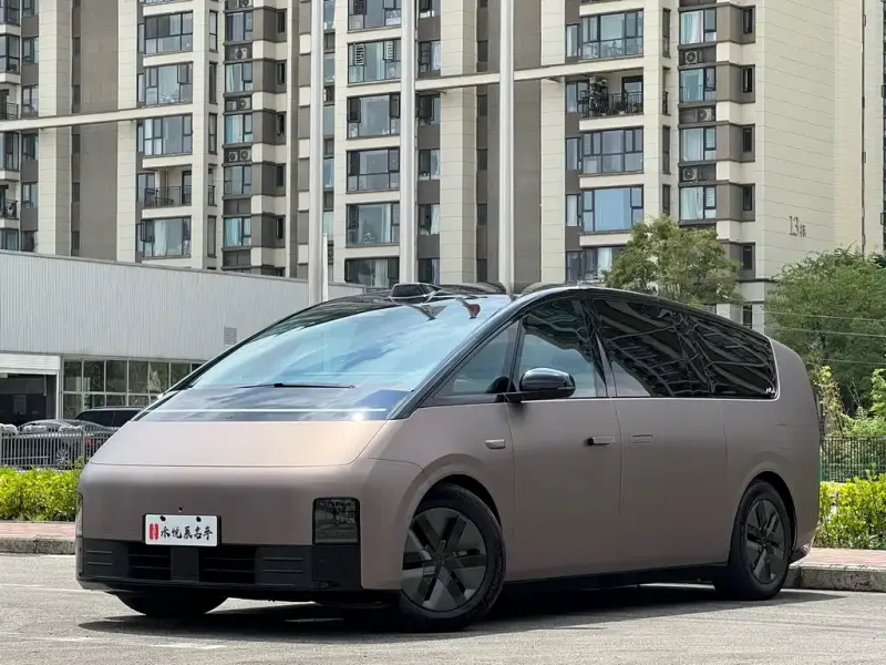 Li Auto Li MEGA, 2025