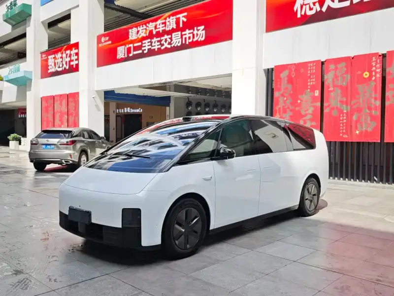 Li Auto Li MEGA, 2025