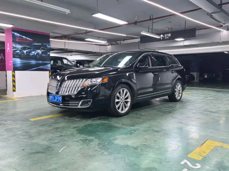 Lincoln MKT, 2012