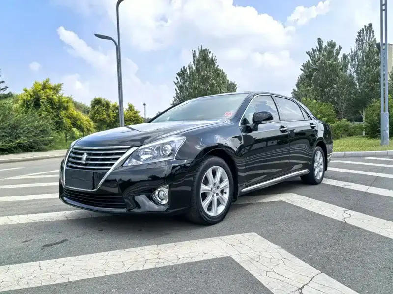 Toyota Crown, 2014