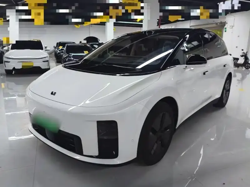 Li Auto i8, 2025