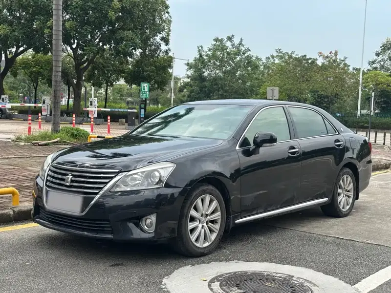 Toyota Crown, 2012