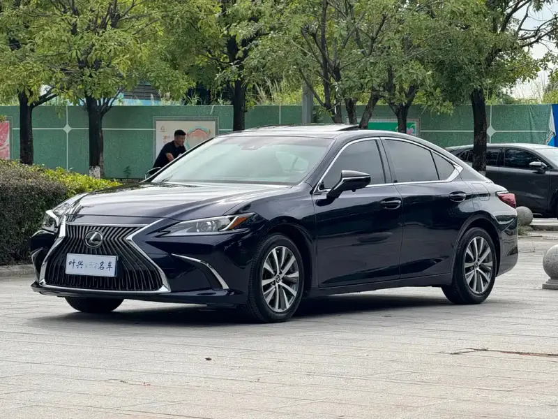 Lexus ES, 2019