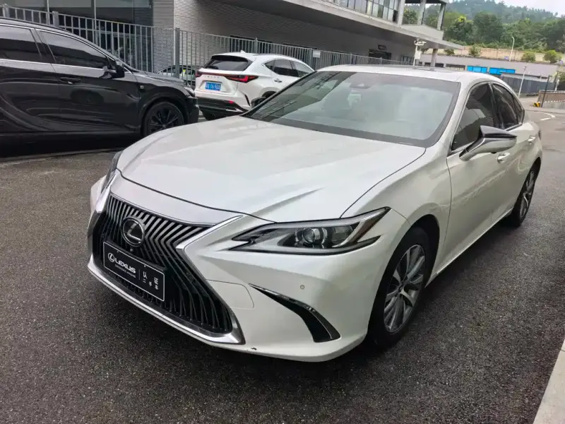 Lexus ES, 2020
