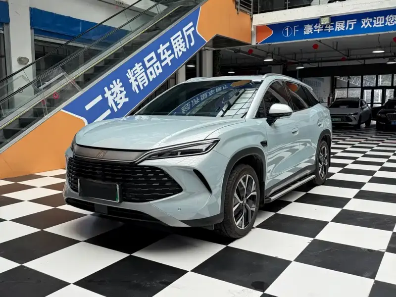 BYD L DM-i L DM-i 2026 версия 200KM Excellence версия, 2026 — фото 1