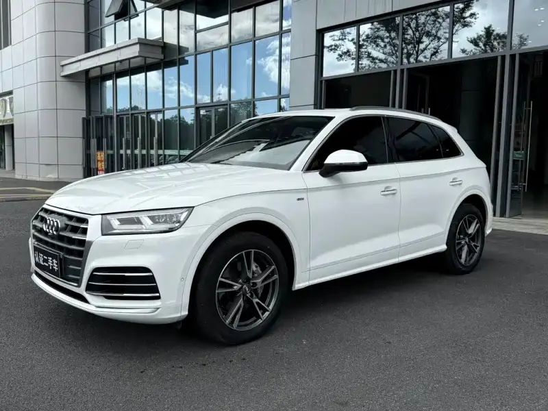 Audi Q5L, 2022
