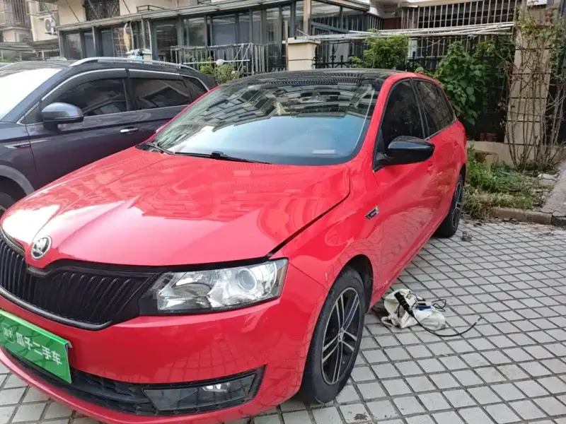 Skoda Rapid Spaceback Skoda Rapid Spaceback 2016 Facelift TSI230 DSG Smart Drive Edition, 2016 — фото 1