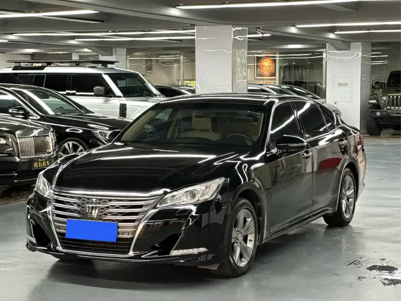 Toyota Crown, 2015