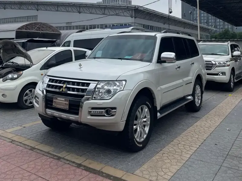 Mitsubishi Pajero (Import), 2018