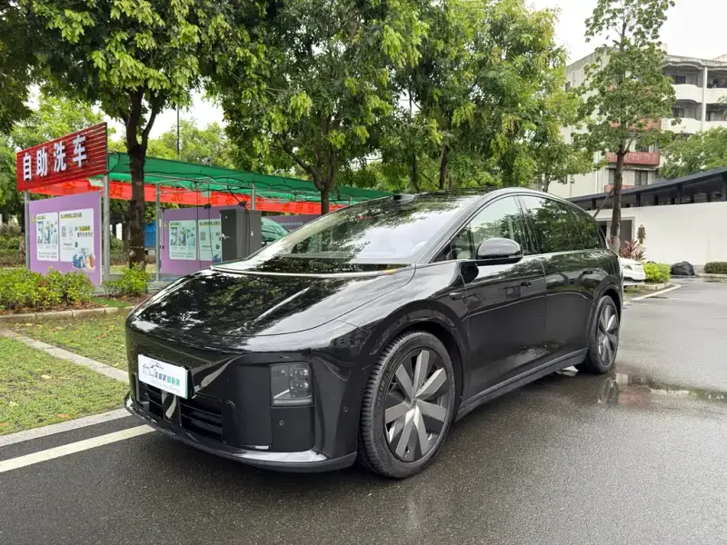 Li Auto i8, 2025