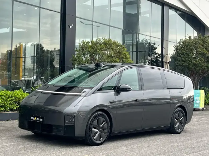 Li Auto Li MEGA, 2024